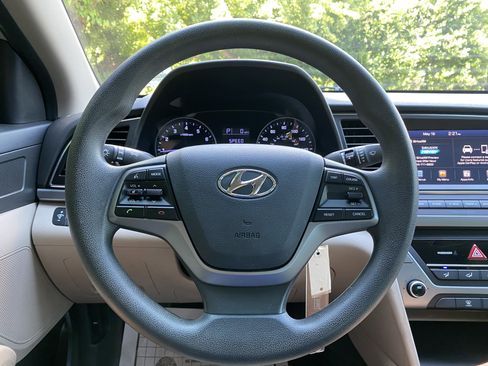 Used 2017 Hyundai Elantra SE FWD image 17