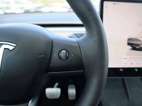 Used 2024 Tesla Model Y Performance image 16