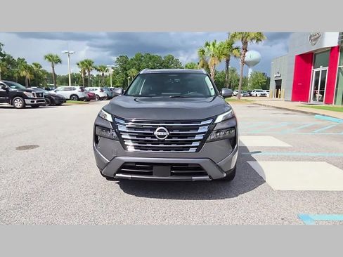 Used 2025 Nissan Rogue SL w/ Tech Package FWD image 19