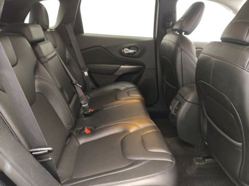 Used 2019 Jeep Cherokee Latitude Plus image 19