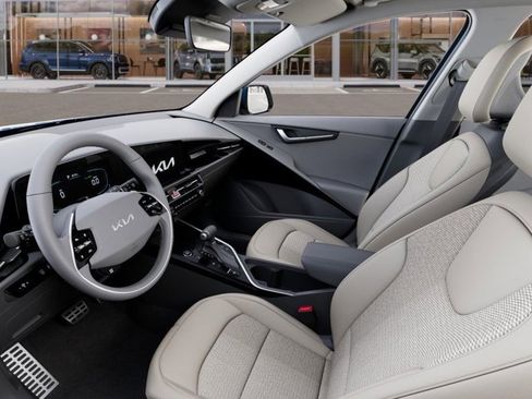 New 2025 Kia Niro EX Touring image 17