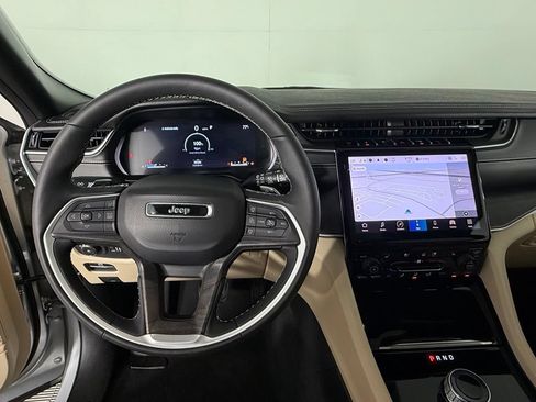 Certified 2025 Jeep Grand Cherokee Limited w/ Luxury Tech Group II RWD image 12