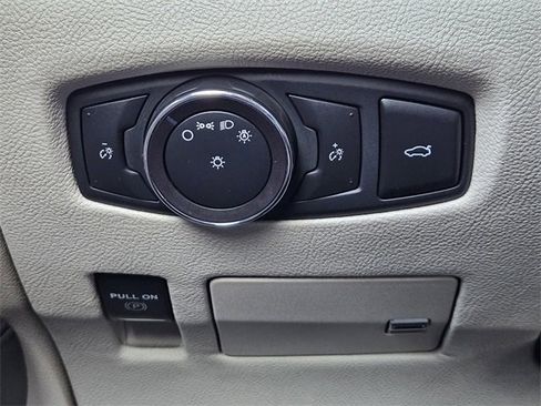 Used 2019 Lincoln Continental Select image 21