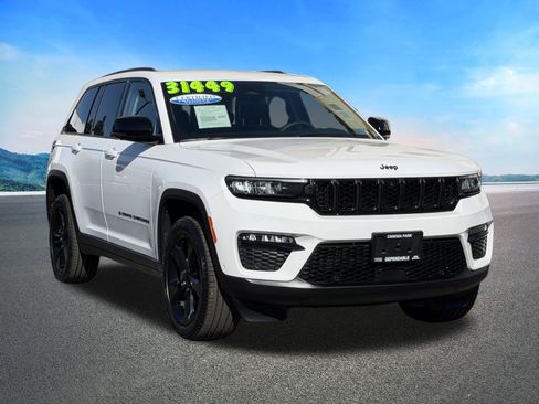 Certified 2023 Jeep Grand Cherokee Limited w/ Luxury Tech Group II RWD image 2