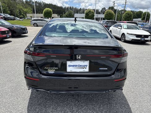 Used 2023 Honda Accord Sport image 9