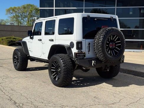 Used 2017 Jeep Wrangler Unlimited Sahara w/ Connectivity Group AWD/4WD image 5