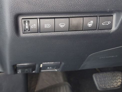 Used 2019 Toyota RAV4 Limited image 18