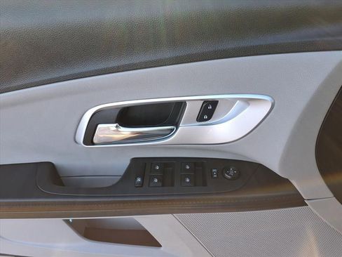 Used 2016 Chevrolet Equinox LTZ w/ Enhanced Convenience Package image 18