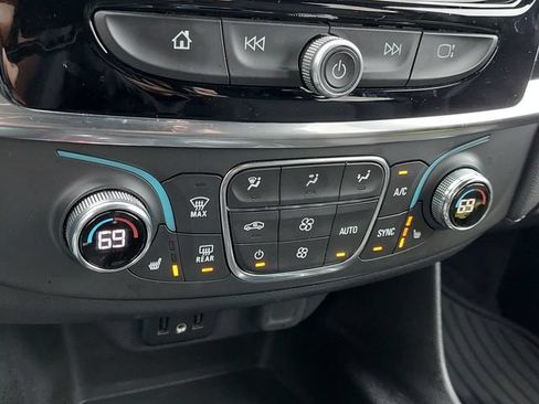 Used 2023 Chevrolet Traverse LT AWD/4WD image 41