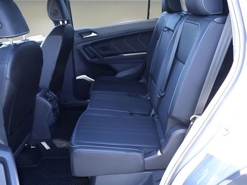 Used 2023 Volkswagen Tiguan SE R-Line image 12