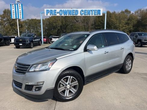 Used 2016 Chevrolet Traverse LT image 2