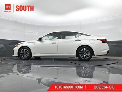 Used 2024 Nissan Altima 2.5 SV FWD image 40