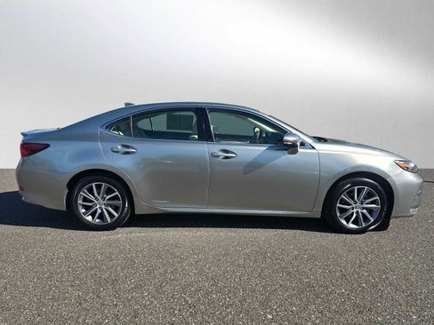 Used 2016 Lexus ES 300h w/ Navigation System Package FWD image 2
