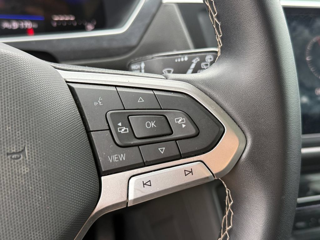 Used 2023 Volkswagen Tiguan SE AWD/4WD image 17