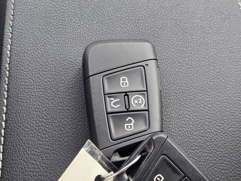 Certified 2023 Volkswagen Taos SE FWD image 21