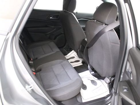 Used 2024 Chevrolet Trax RS w/ Sunroof Package FWD image 30