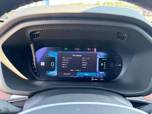 Certified 2025 Volvo XC60 T8 Plus w/ Protection Package Premier AWD/4WD image 18