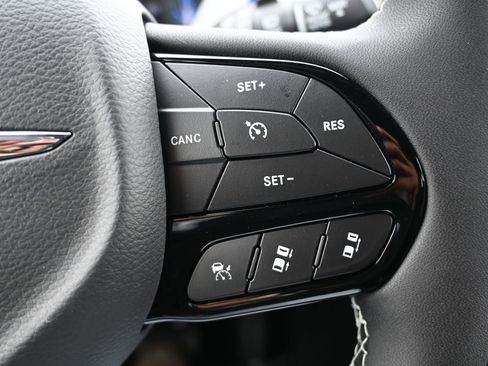 New 2026 Chrysler Pacifica Select image 11