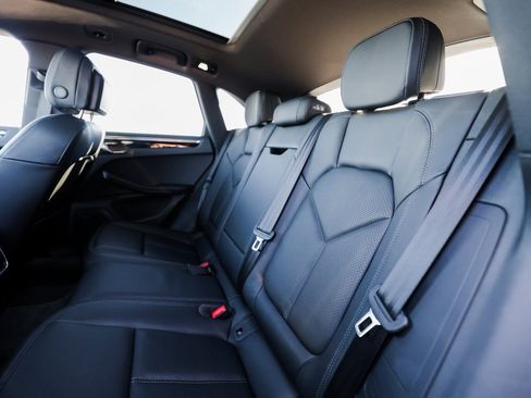 Certified 2025 Porsche Macan image 24