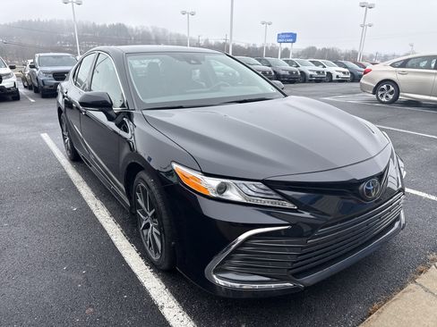 Used 2023 Toyota Camry XLE image 1