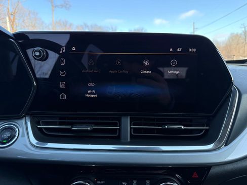 Certified 2024 Chevrolet Trax LT w/ Driver Confidence Package image 29