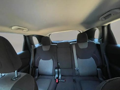 Used 2017 Jeep Cherokee Sport AWD/4WD image 18