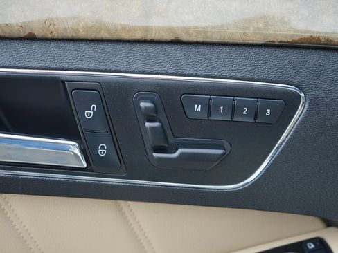 Used 2011 Mercedes-Benz E 350 4MATIC Sedan image 11