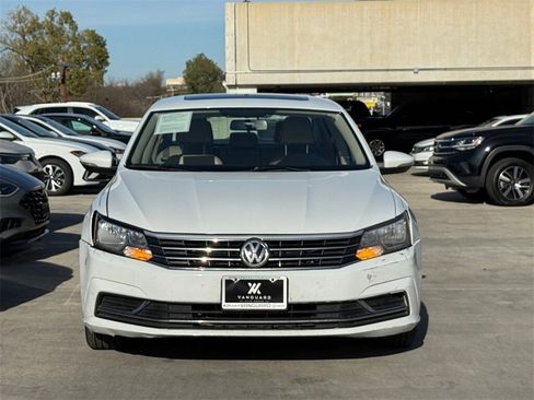 Used 2018 Volkswagen Passat 2.0T SE image 2