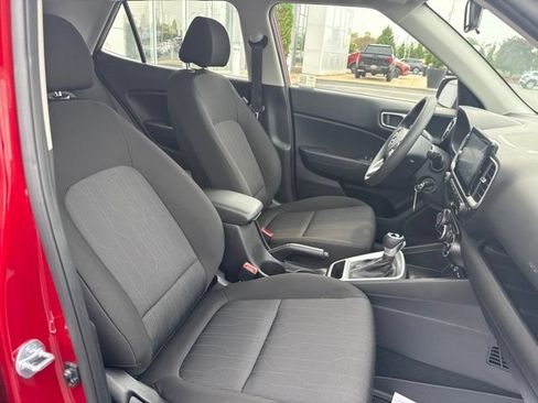 Used 2025 Hyundai Venue SE FWD image 21