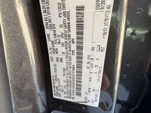 Used 2017 Ford Escape SE w/ Equipment Group 201A image 25