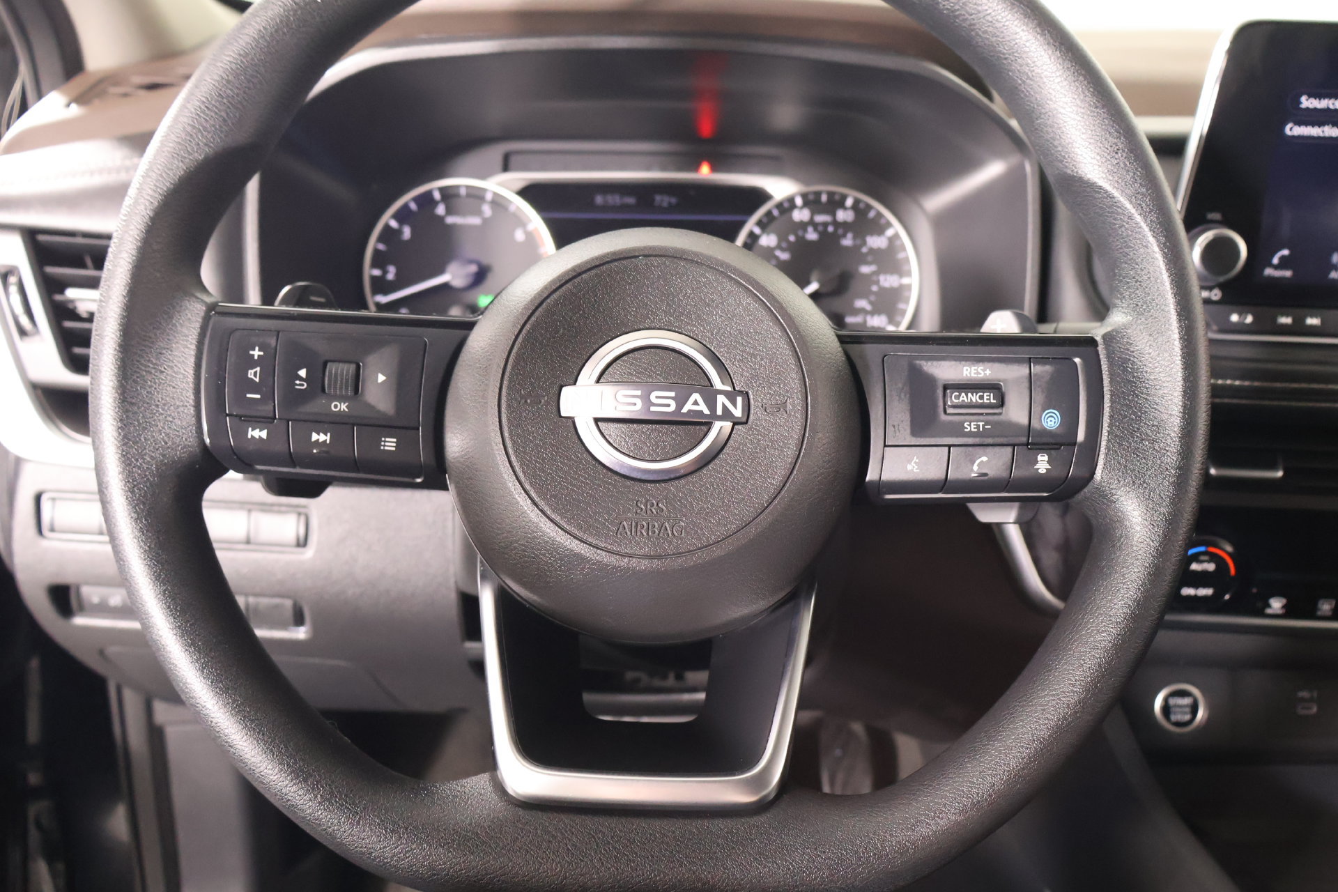 Used 2023 Nissan Rogue SV FWD image 3