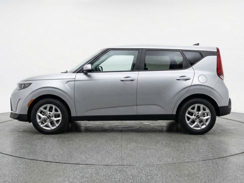 Used 2025 Kia Soul LX w/ LX Technology Package image 5