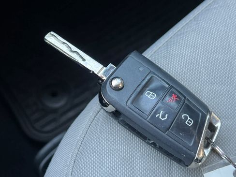 Used 2018 Volkswagen Tiguan S FWD image 27