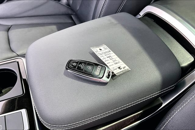 Used 2023 Audi Q8 Premium w/ Convenience Package AWD/4WD image 10
