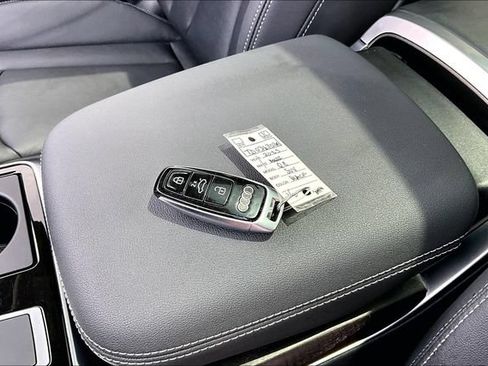 Used 2023 Audi Q8 Premium w/ Convenience Package AWD/4WD image 10