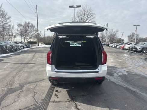 Used 2024 GMC Yukon XL Denali Ultimate image 11