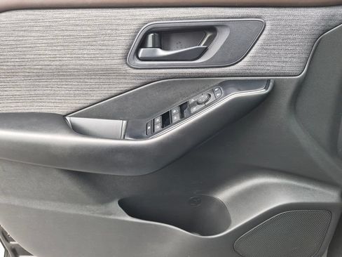 Used 2023 Nissan Rogue S AWD/4WD image 19