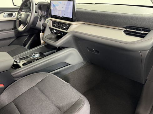 New 2026 Ford Explorer Active RWD image 9