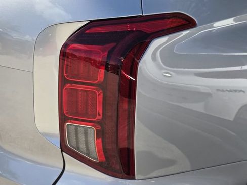 Used 2025 Hyundai Palisade SEL FWD image 9