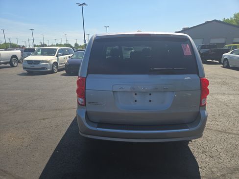 Used 2016 Dodge Grand Caravan SE FWD image 6