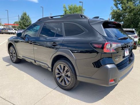 Certified 2025 Subaru Outback Onyx Edition w/ Tech Package 3 AWD/4WD image 3