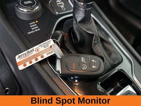 Used 2022 Jeep Cherokee Limited image 19