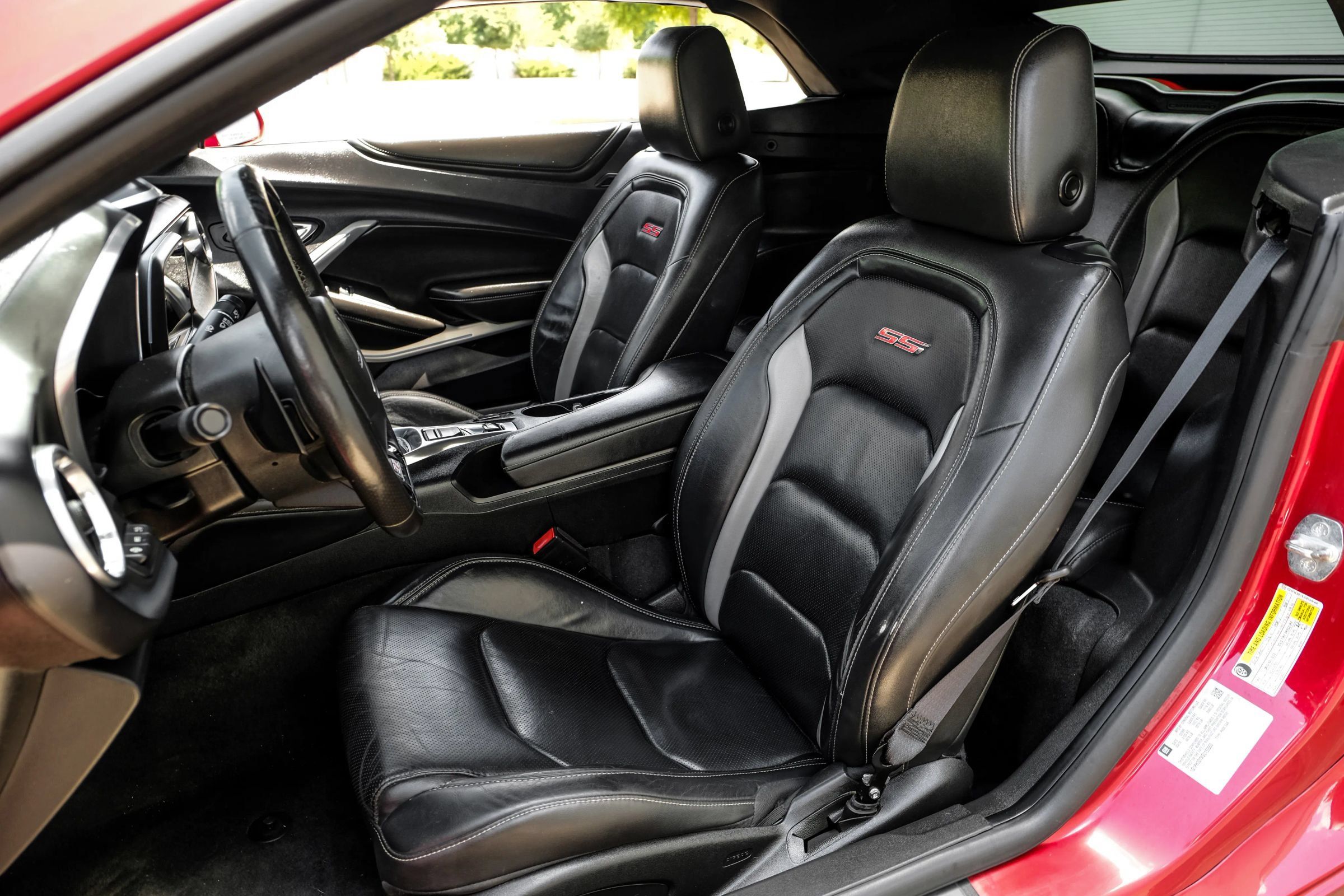 Used 2016 Chevrolet Camaro SS RWD image 30