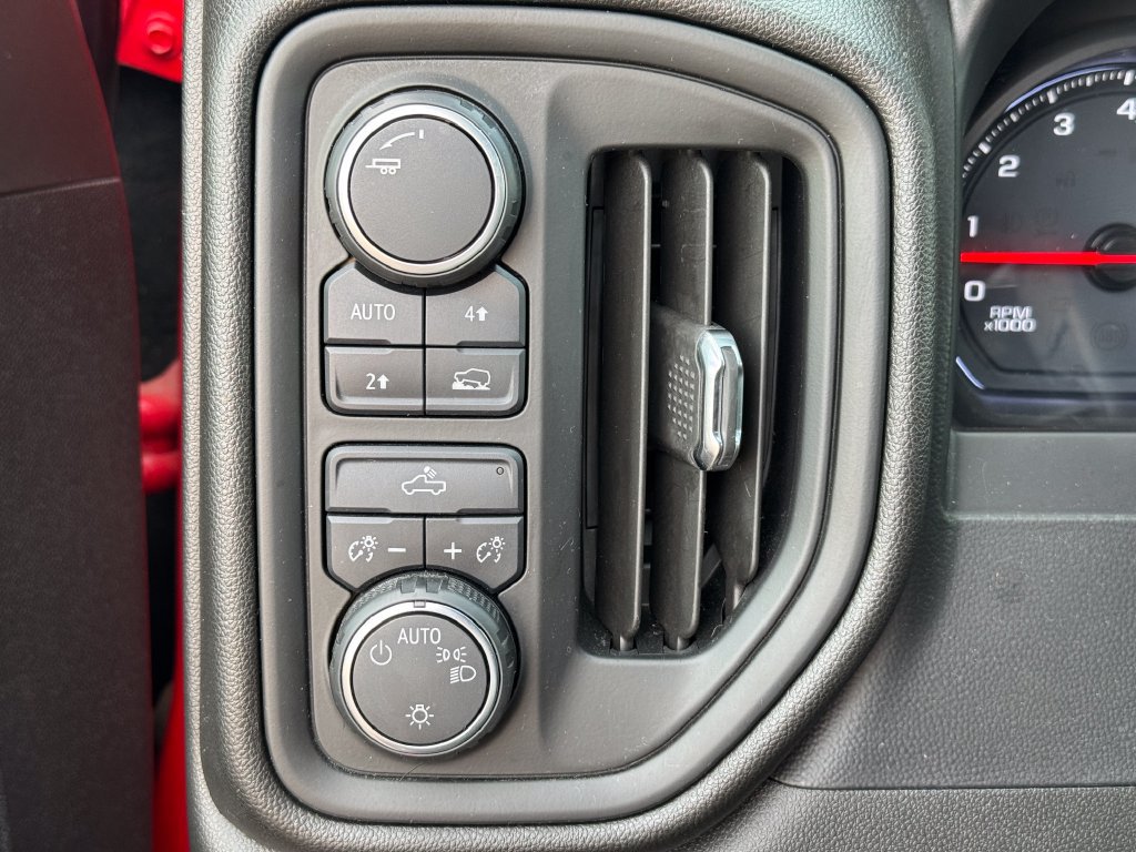 Used 2019 Chevrolet Silverado 1500 Custom w/ Custom Value Package AWD/4WD image 17
