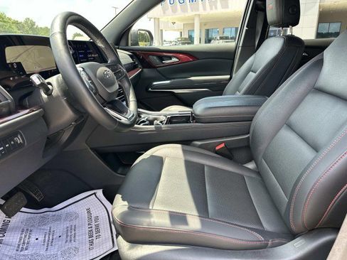 Used 2024 Chevrolet Traverse Z71 AWD/4WD image 9