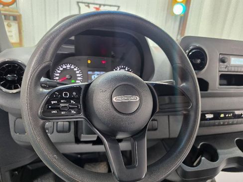Used 2020 Freightliner Sprinter 2500 RWD image 9