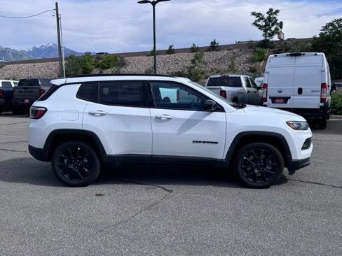 Used 2026 Jeep Compass Latitude AWD/4WD image 6