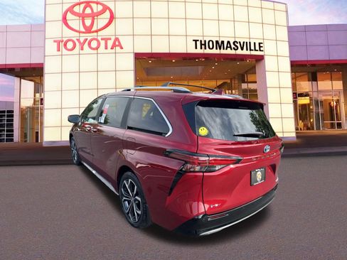 New 2025 Toyota Sienna Platinum image 7