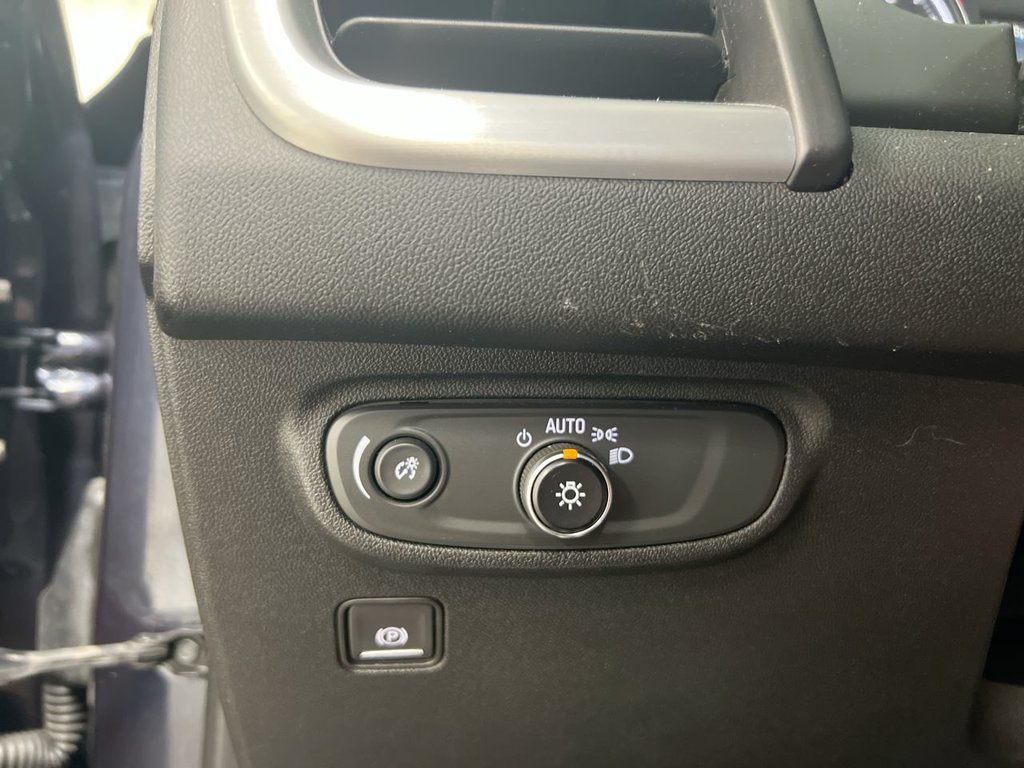 Used 2018 GMC Terrain SLE w/ Driver Convenience Package FWD image 19