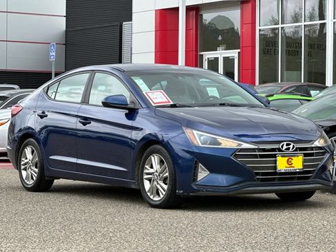 Used 2019 Hyundai Elantra SEL image 2